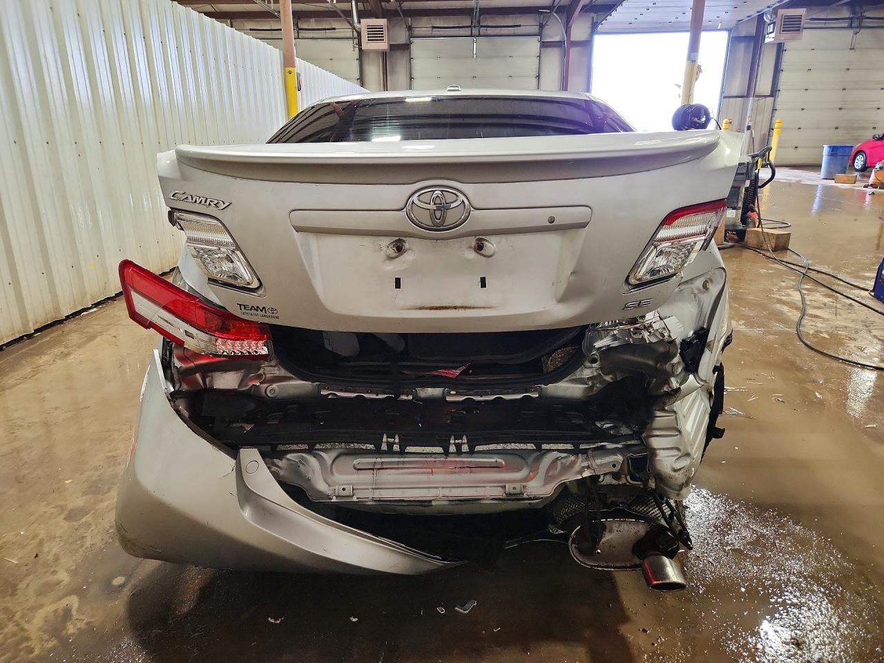 2011 TOYOTA CAMRY SE V6 photo 6