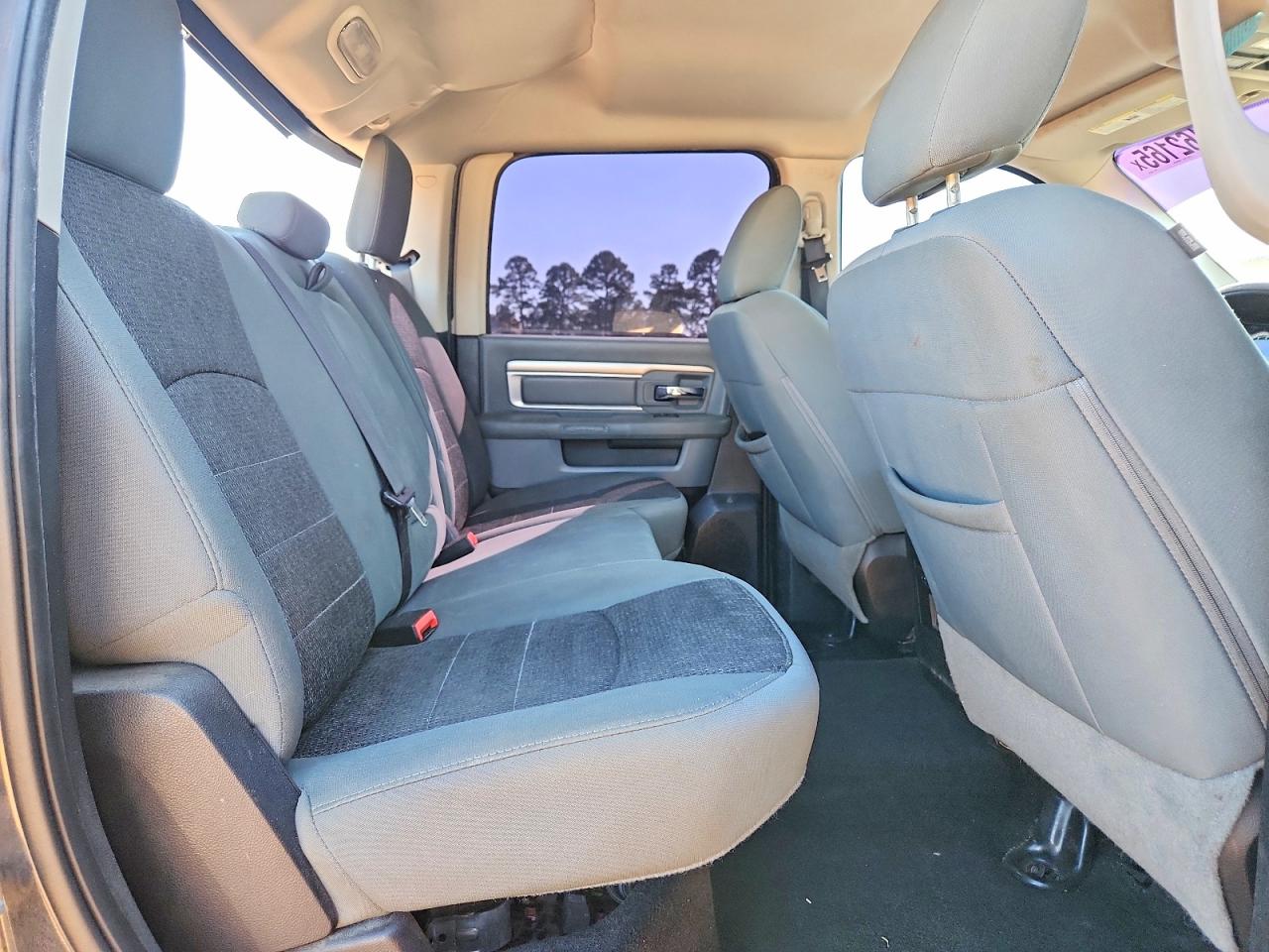 2015 RAM 1500 SLT photo 19