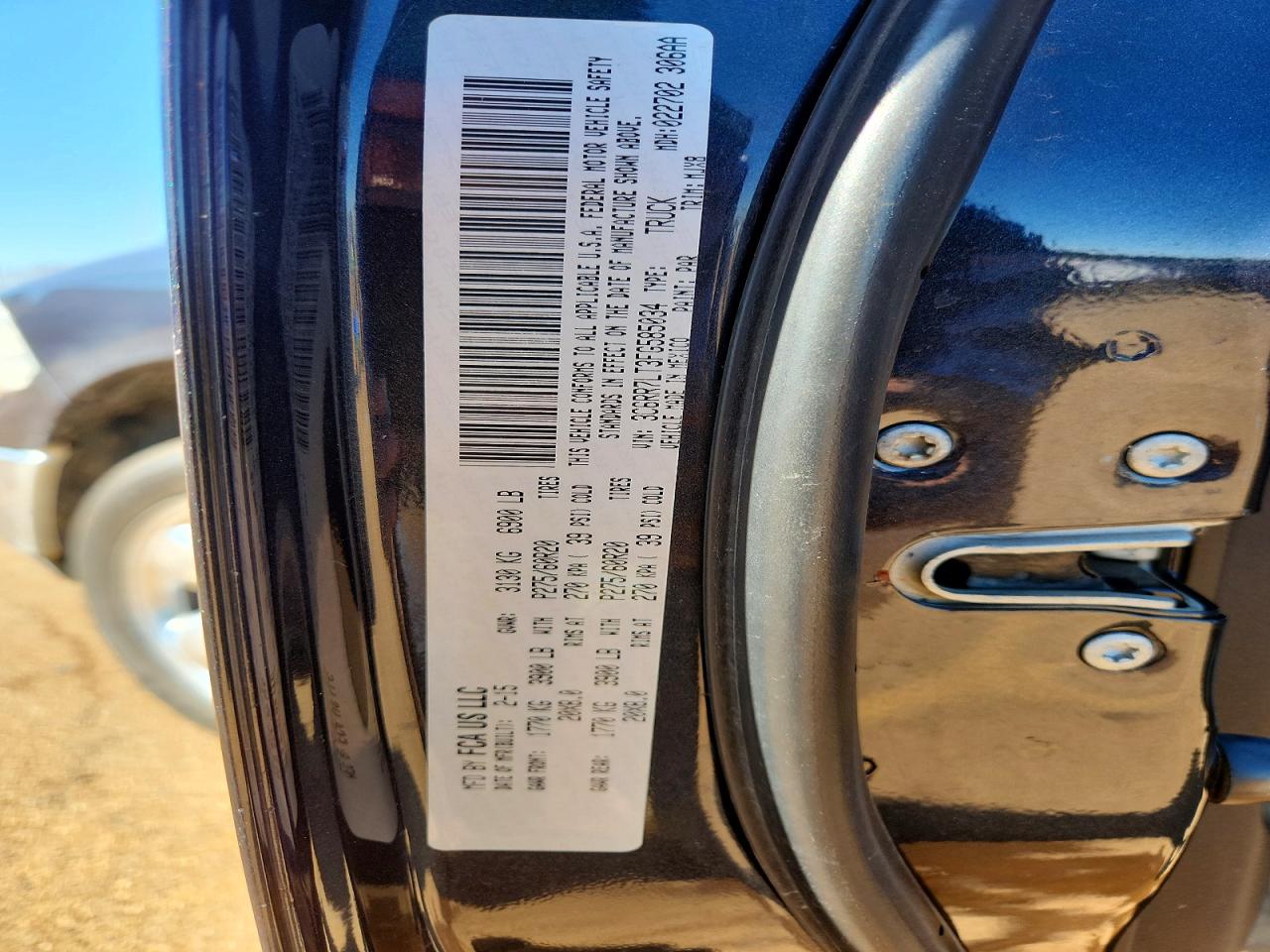 2015 RAM 1500 SLT photo 23