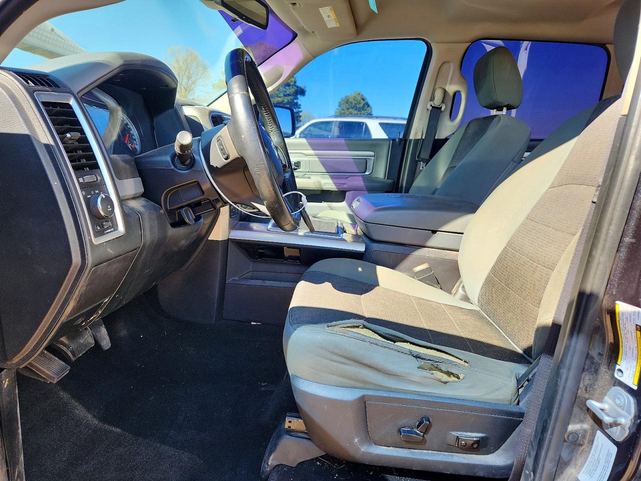 2015 RAM 1500 SLT photo 13