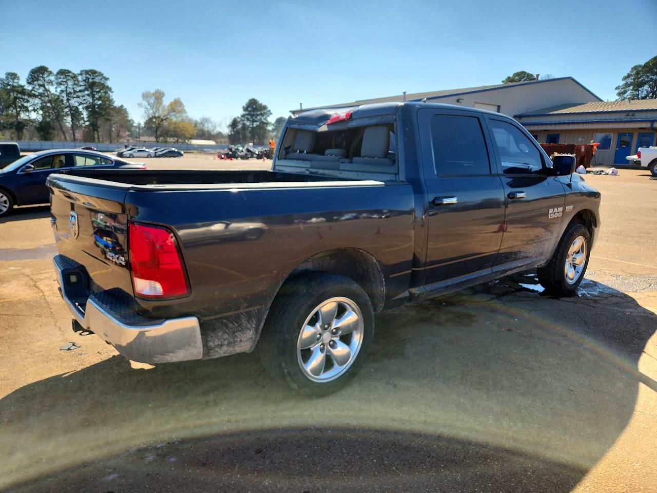 2015 RAM 1500 SLT photo 5