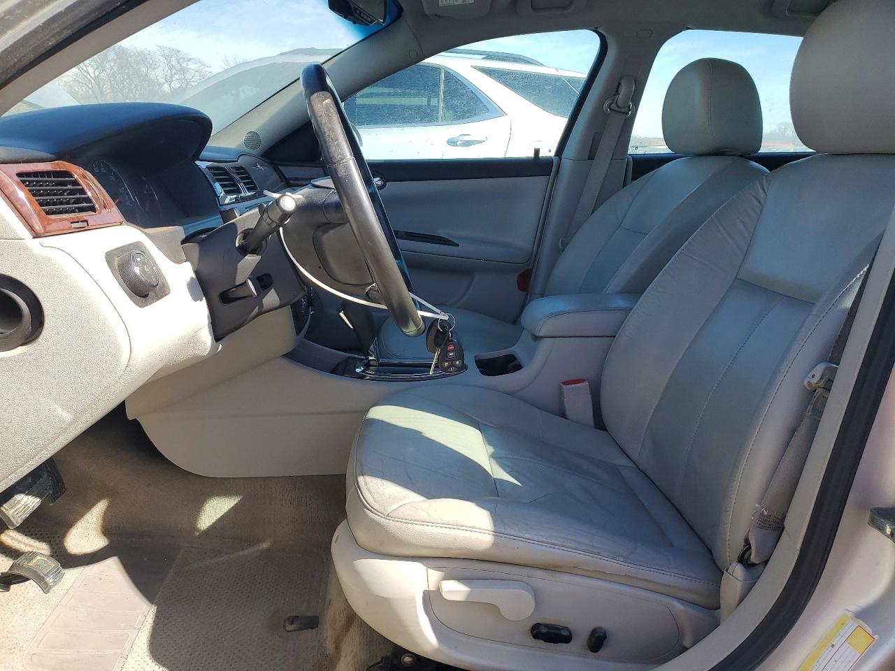 2011 CHEVROLET IMPALA LTZ photo 19