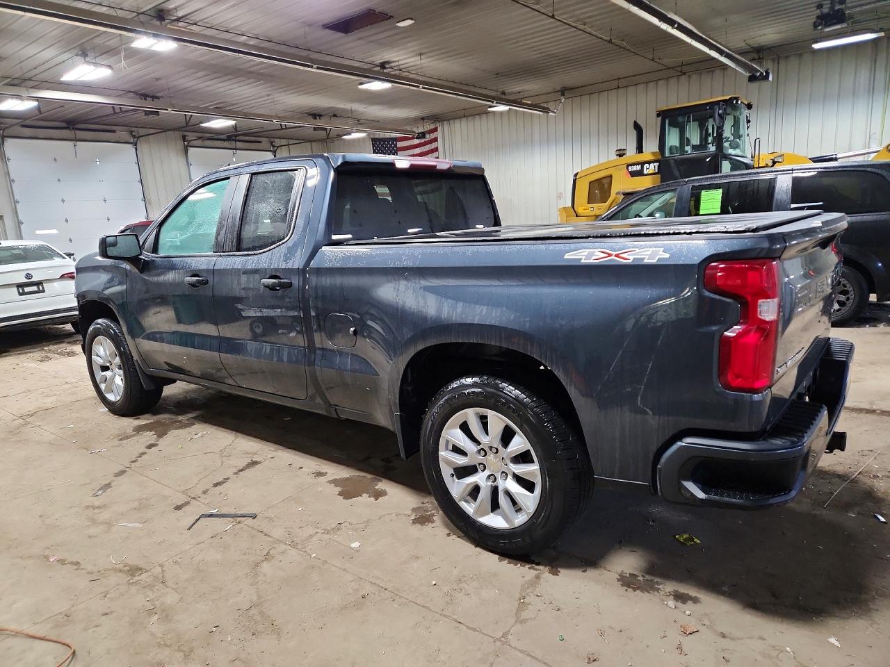 2020 CHEVROLET SILVERADO K1500 CUSTOM photo 3