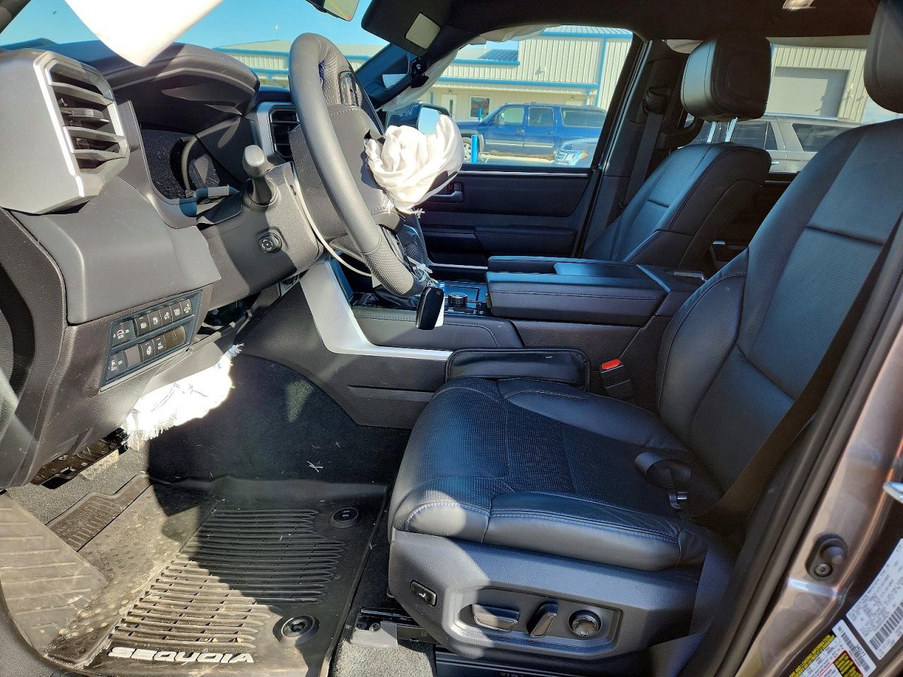 2025 TOYOTA SEQUOIA PLATINUM photo 13