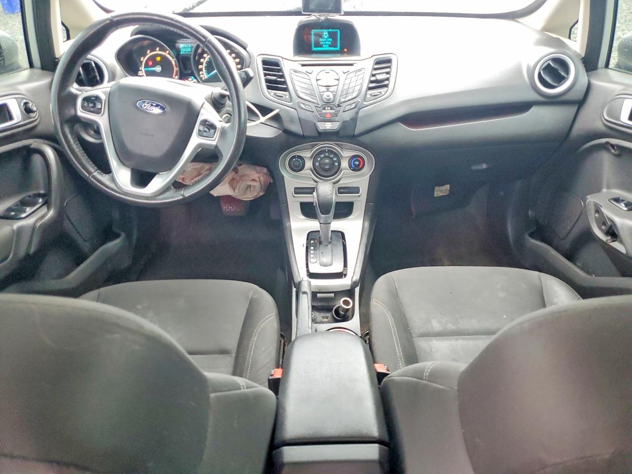 2015 FORD FIESTA SE photo 8
