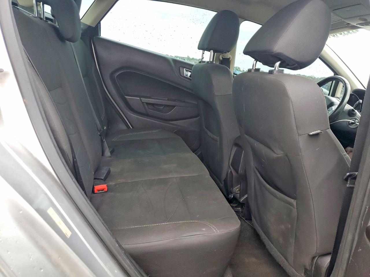 2015 FORD FIESTA SE photo 10