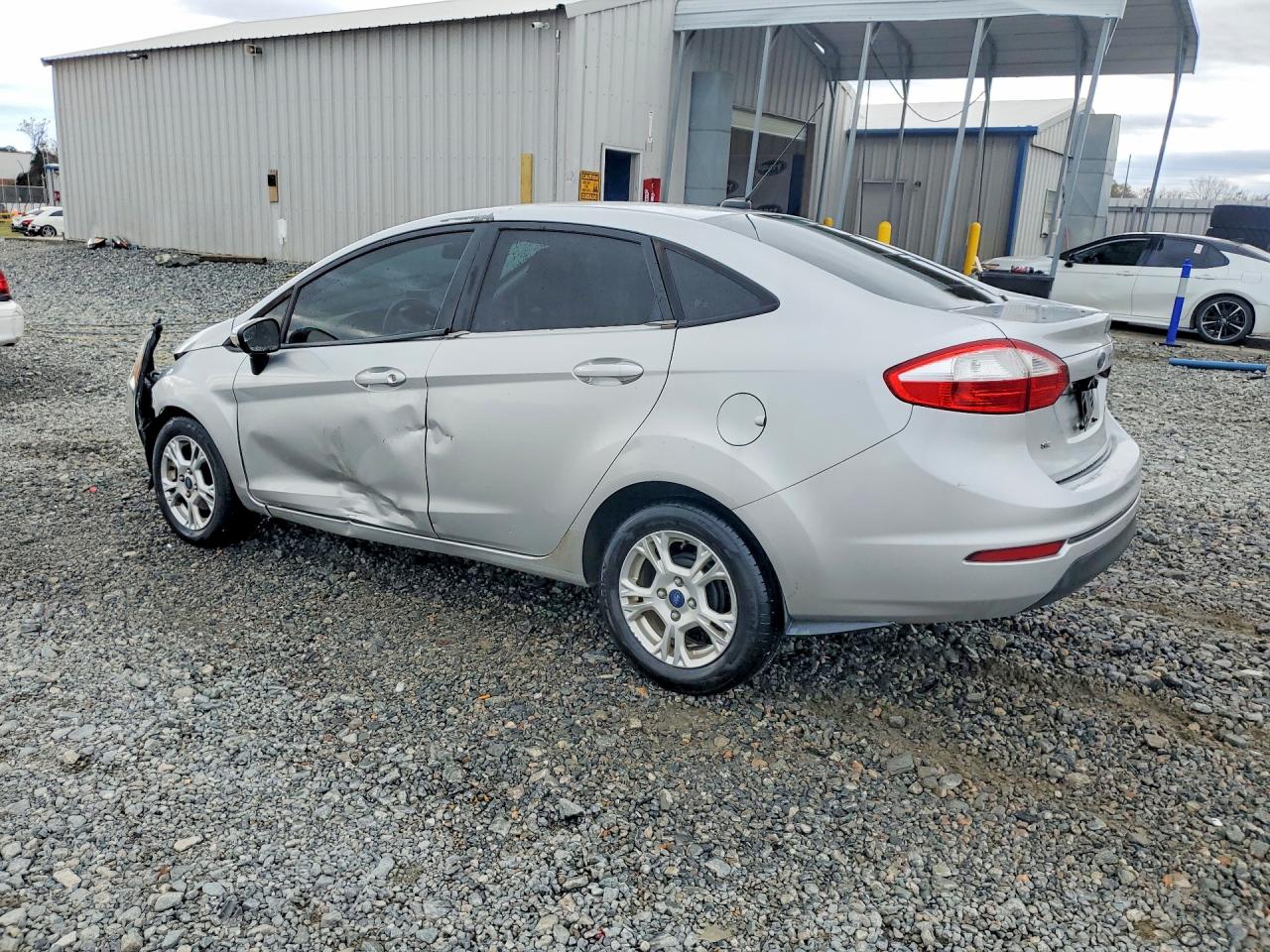 2015 FORD FIESTA SE photo 2