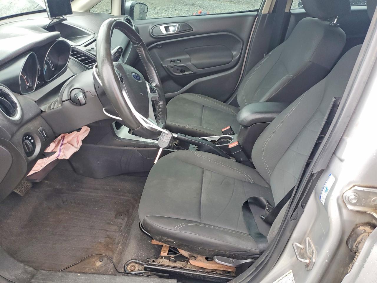 2015 FORD FIESTA SE photo 7