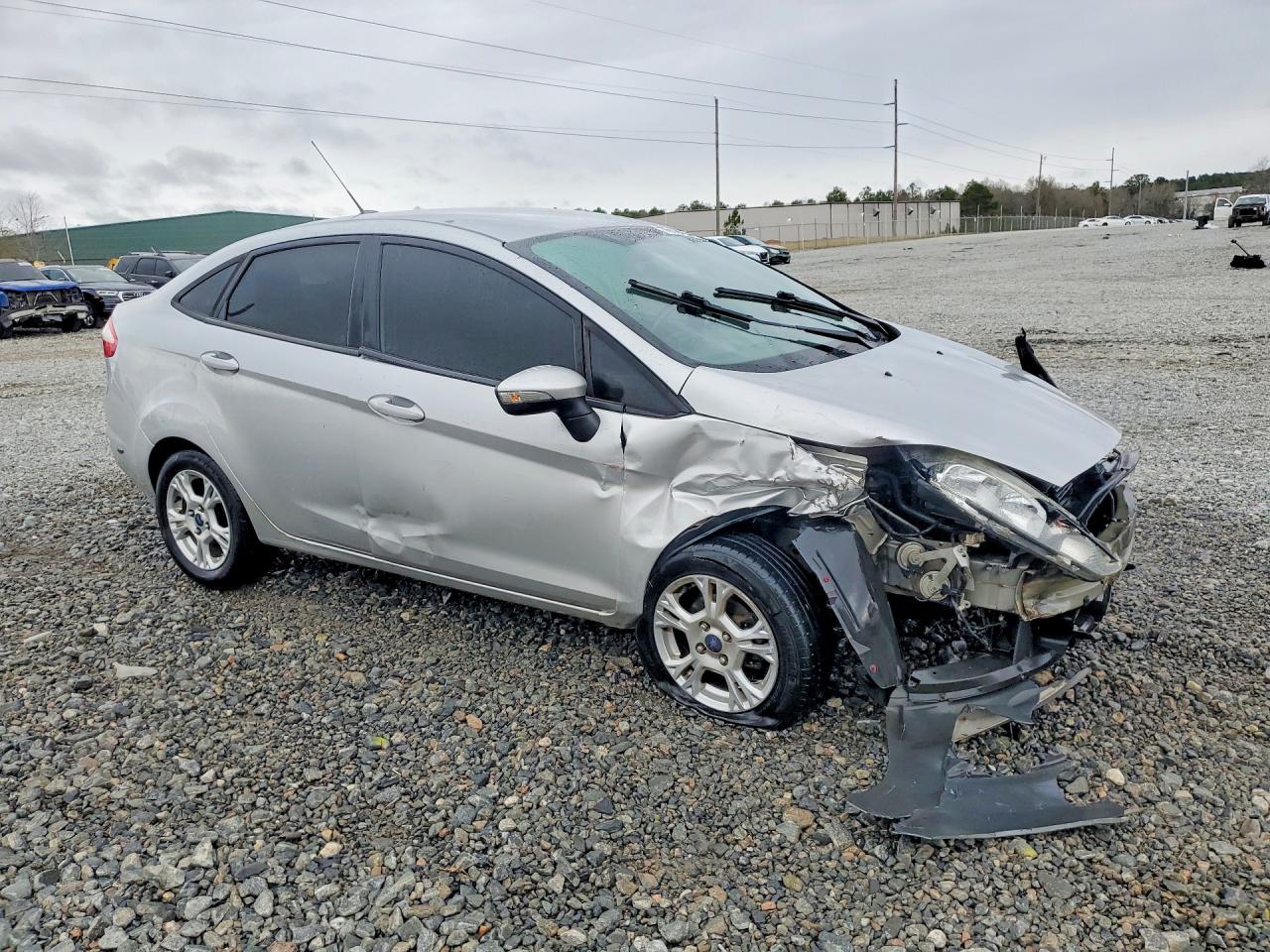 2015 FORD FIESTA SE photo 4