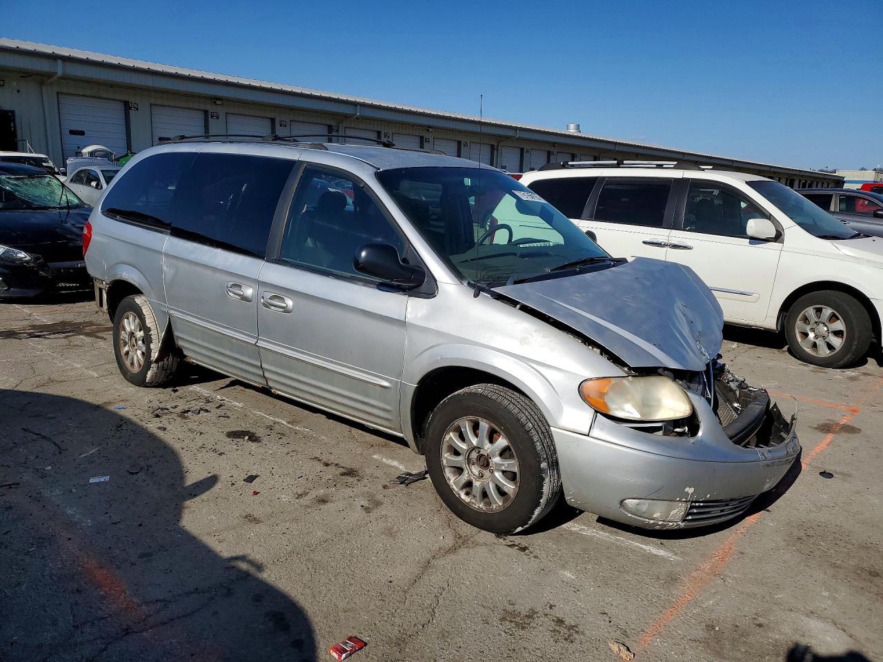 2002 CHRYSLER TOWN & COUNTRY LXI photo 4
