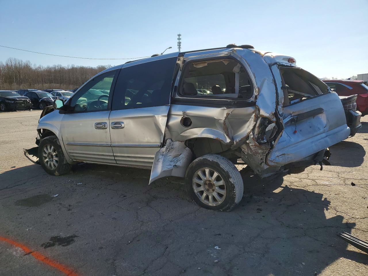 2002 CHRYSLER TOWN & COUNTRY LXI photo 2