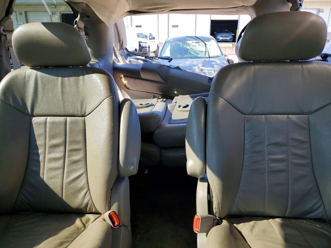 2002 CHRYSLER TOWN & COUNTRY LXI photo 10