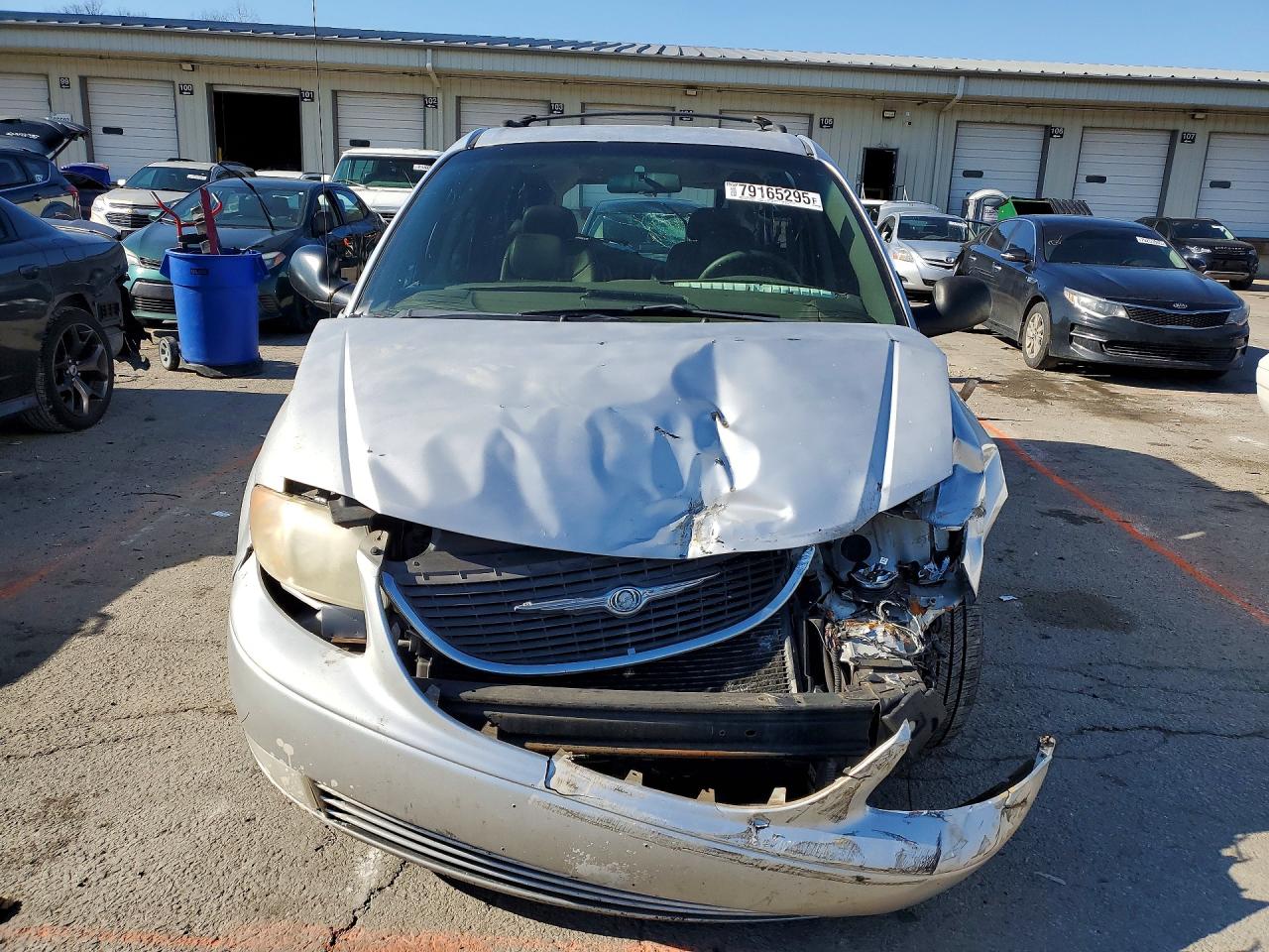 2002 CHRYSLER TOWN & COUNTRY LXI photo 5