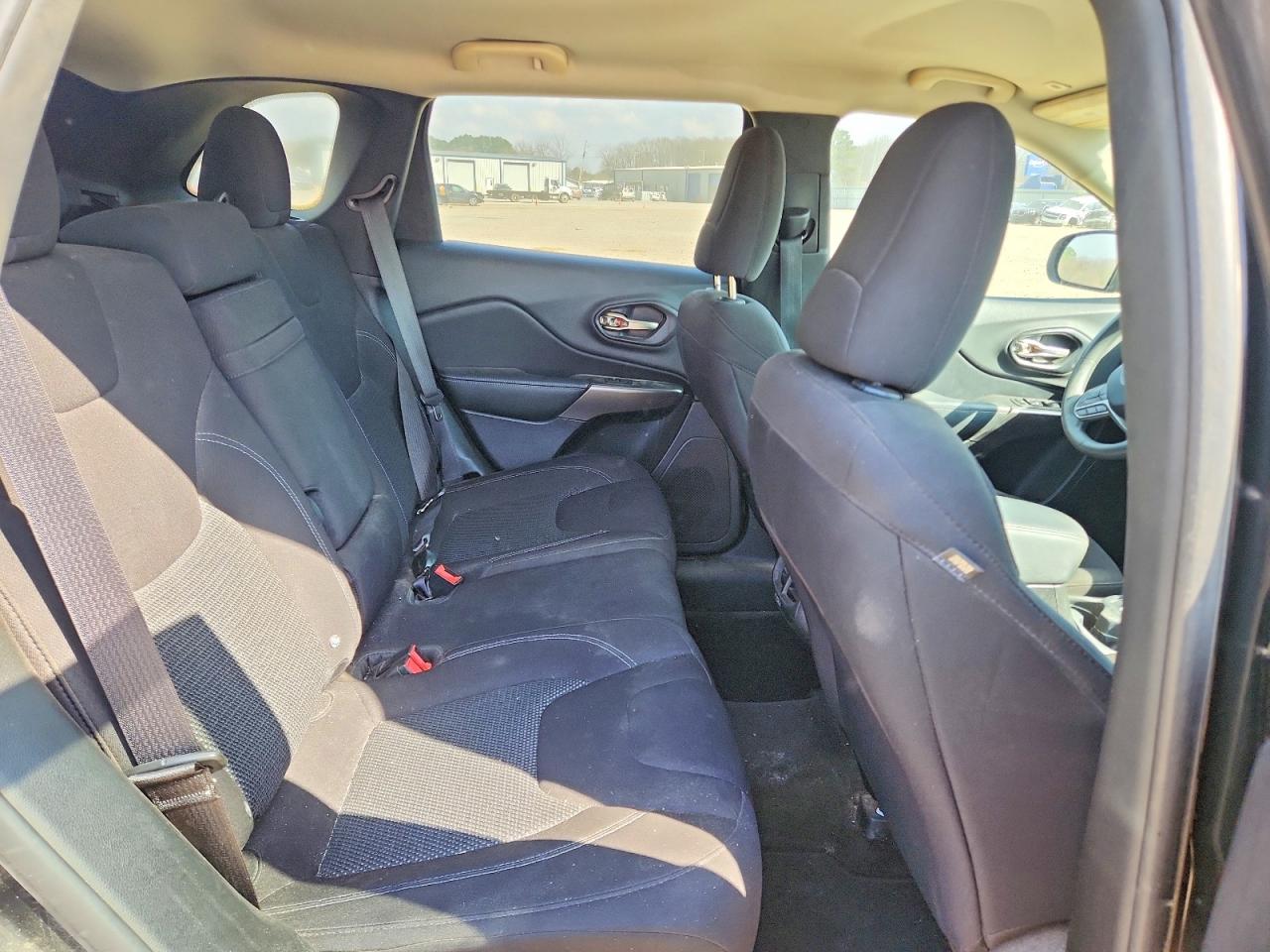 2019 JEEP CHEROKEE LATITUDE photo 11