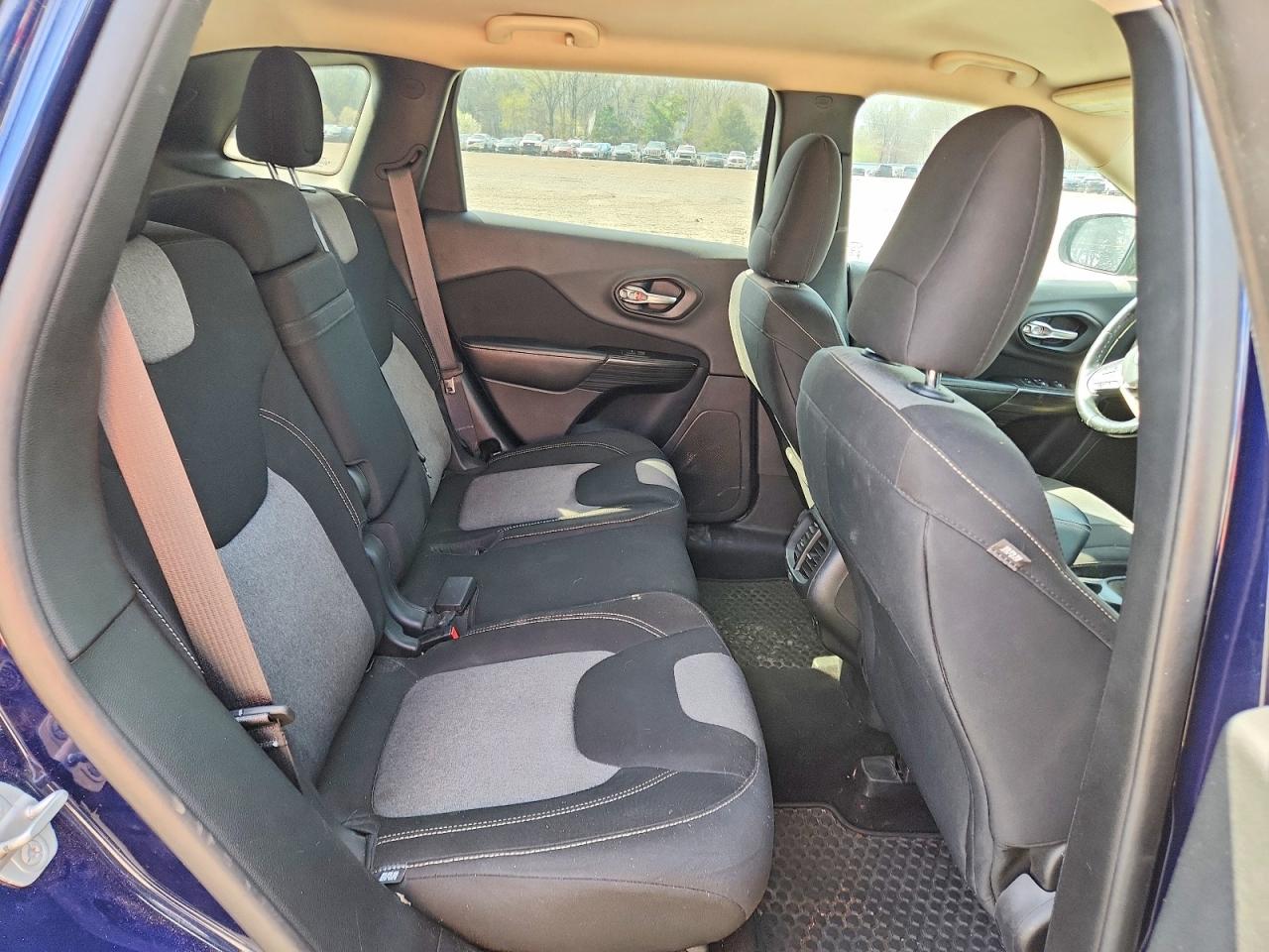 2014 JEEP CHEROKEE LATITUDE photo 11