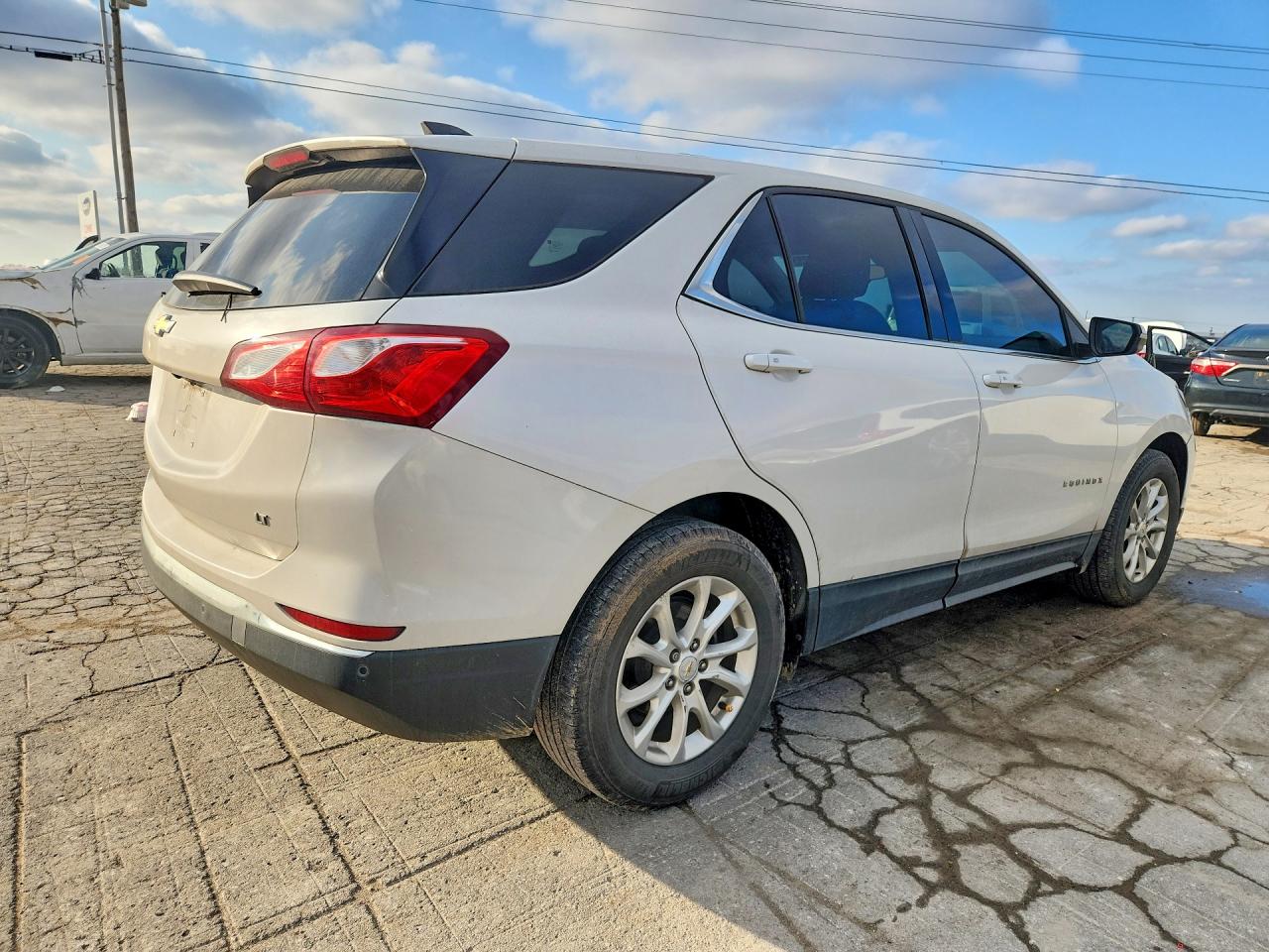 2019 CHEVROLET EQUINOX LT photo 3