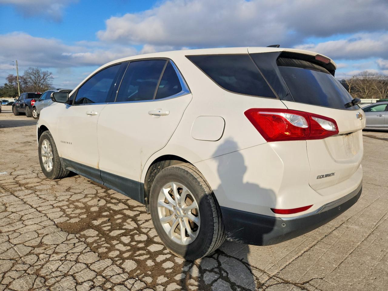 2019 CHEVROLET EQUINOX LT photo 2