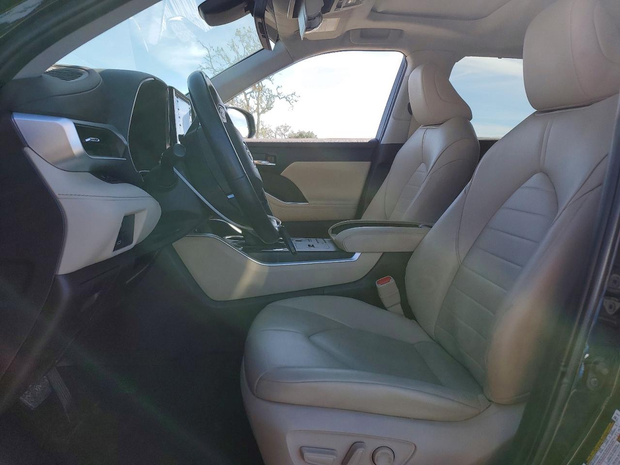 2022 TOYOTA HIGHLANDER HYBRID XLE photo 13