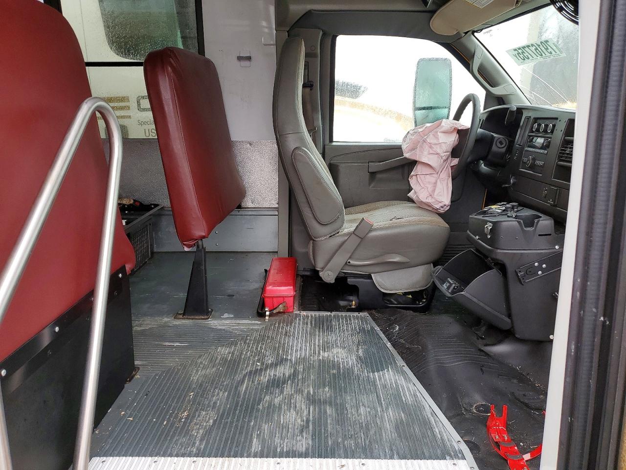 2017 CHEVROLET EXPRESS G3500 photo 9