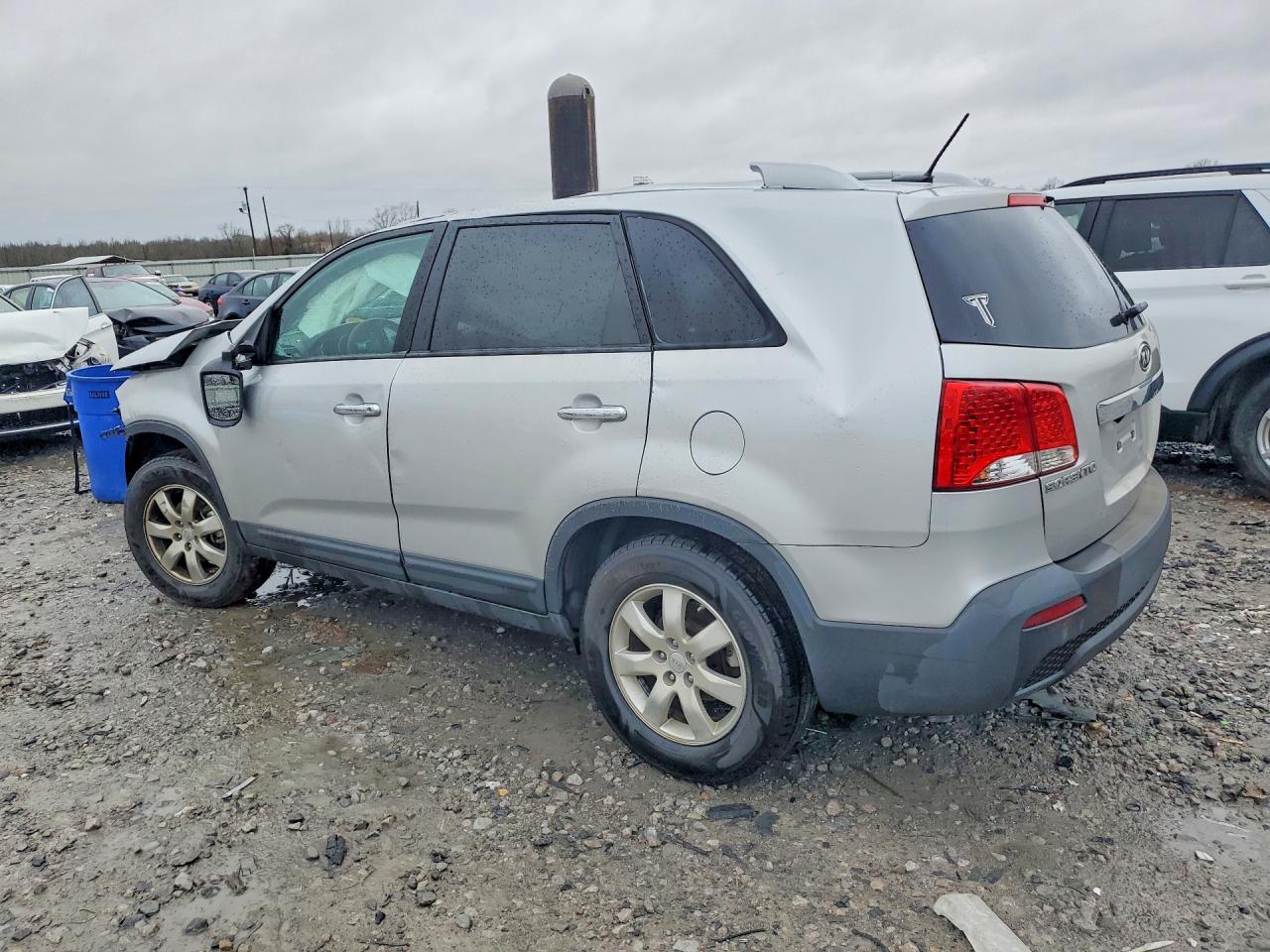 2011 KIA SORENTO LX photo 4
