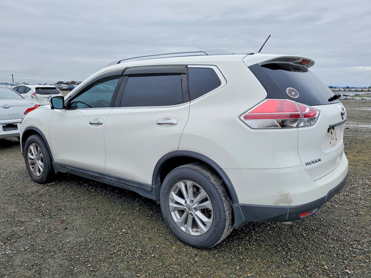 2016 NISSAN ROGUE SV photo 2
