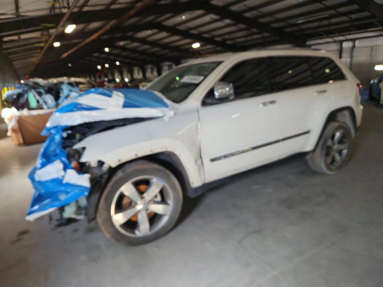 2012 JEEP GRAND CHEROKEE OVERLAND photo 2