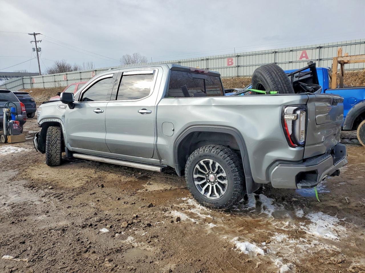 2025 GMC SIERRA K1500 DENALI photo 2