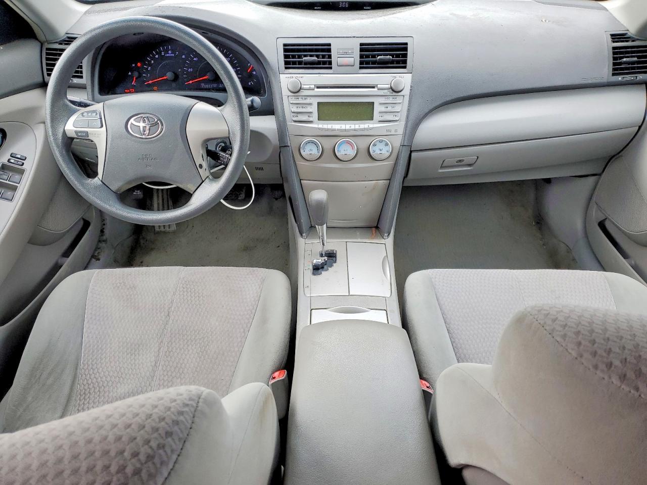 2010 TOYOTA CAMRY LE photo 8