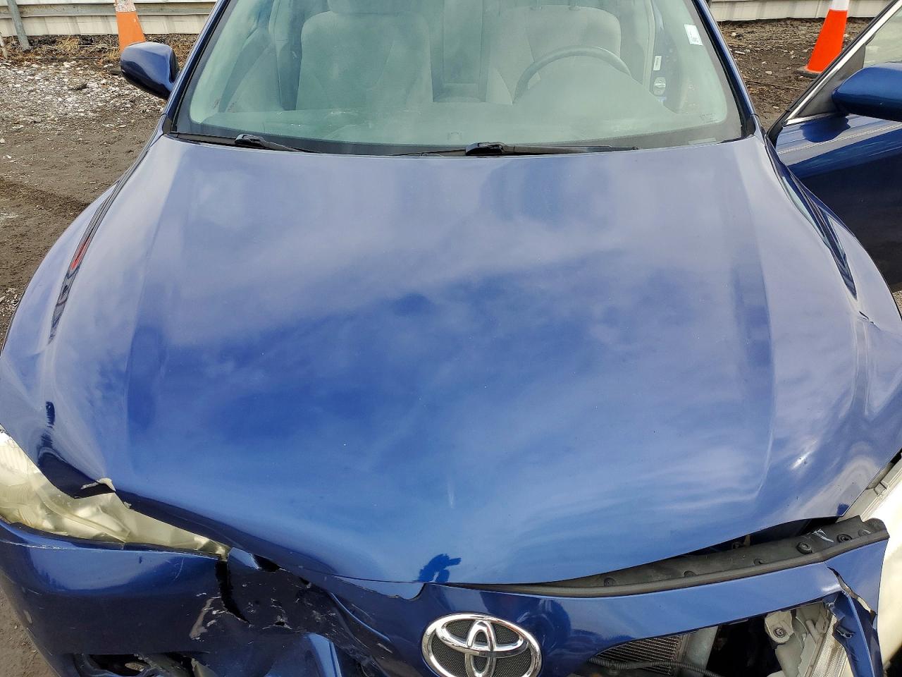 2010 TOYOTA CAMRY LE photo 11