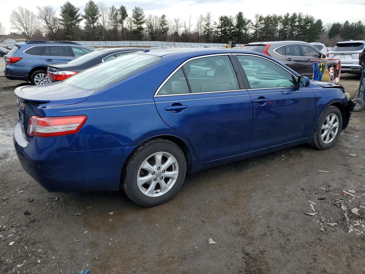 2010 TOYOTA CAMRY LE photo 3