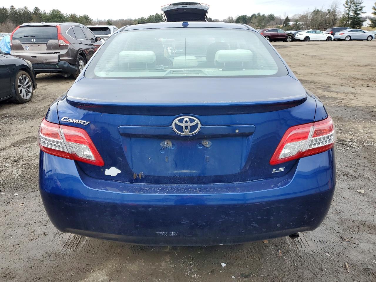 2010 TOYOTA CAMRY LE photo 6