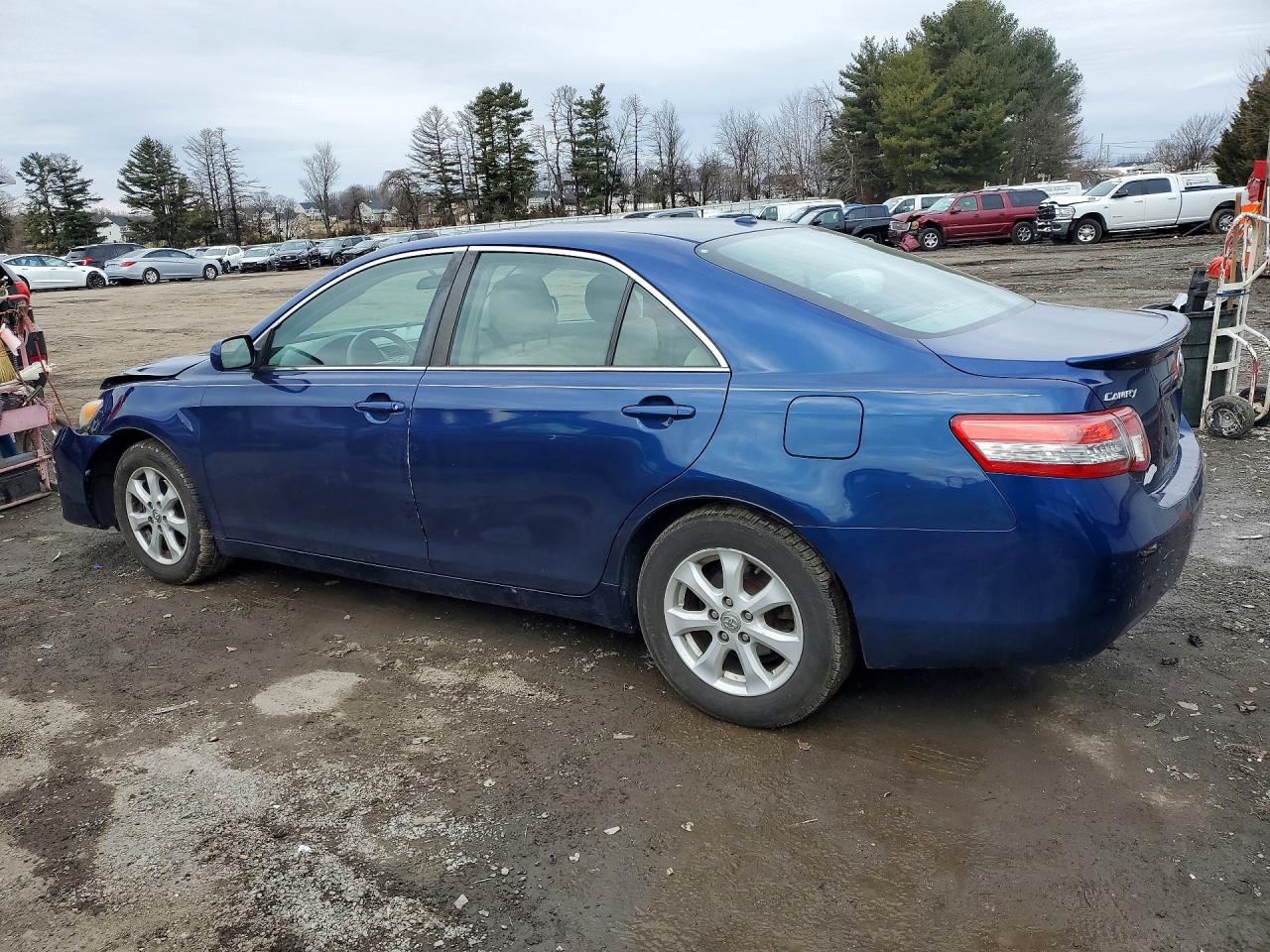 2010 TOYOTA CAMRY LE photo 2