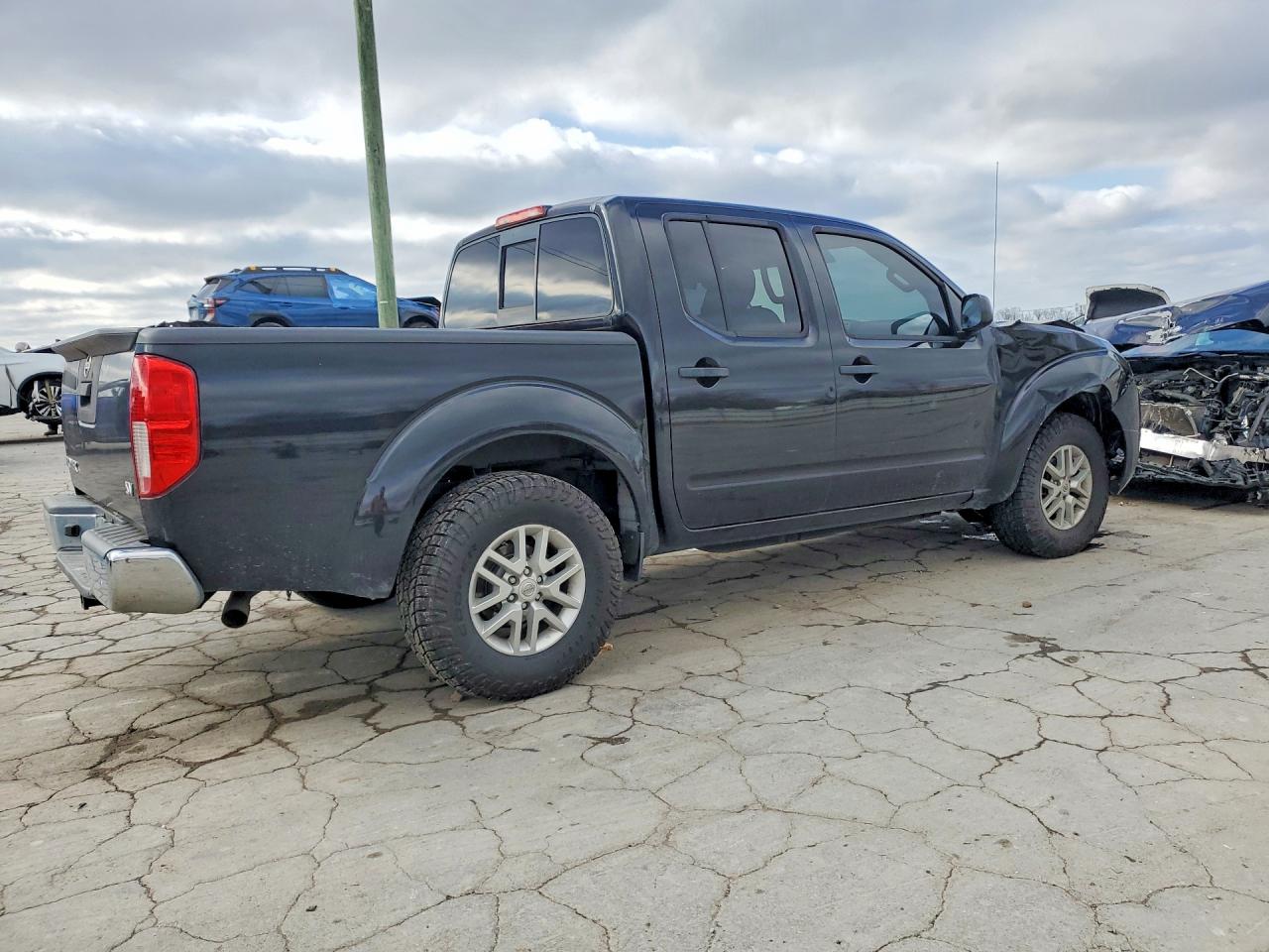 2017 NISSAN FRONTIER SV photo 3