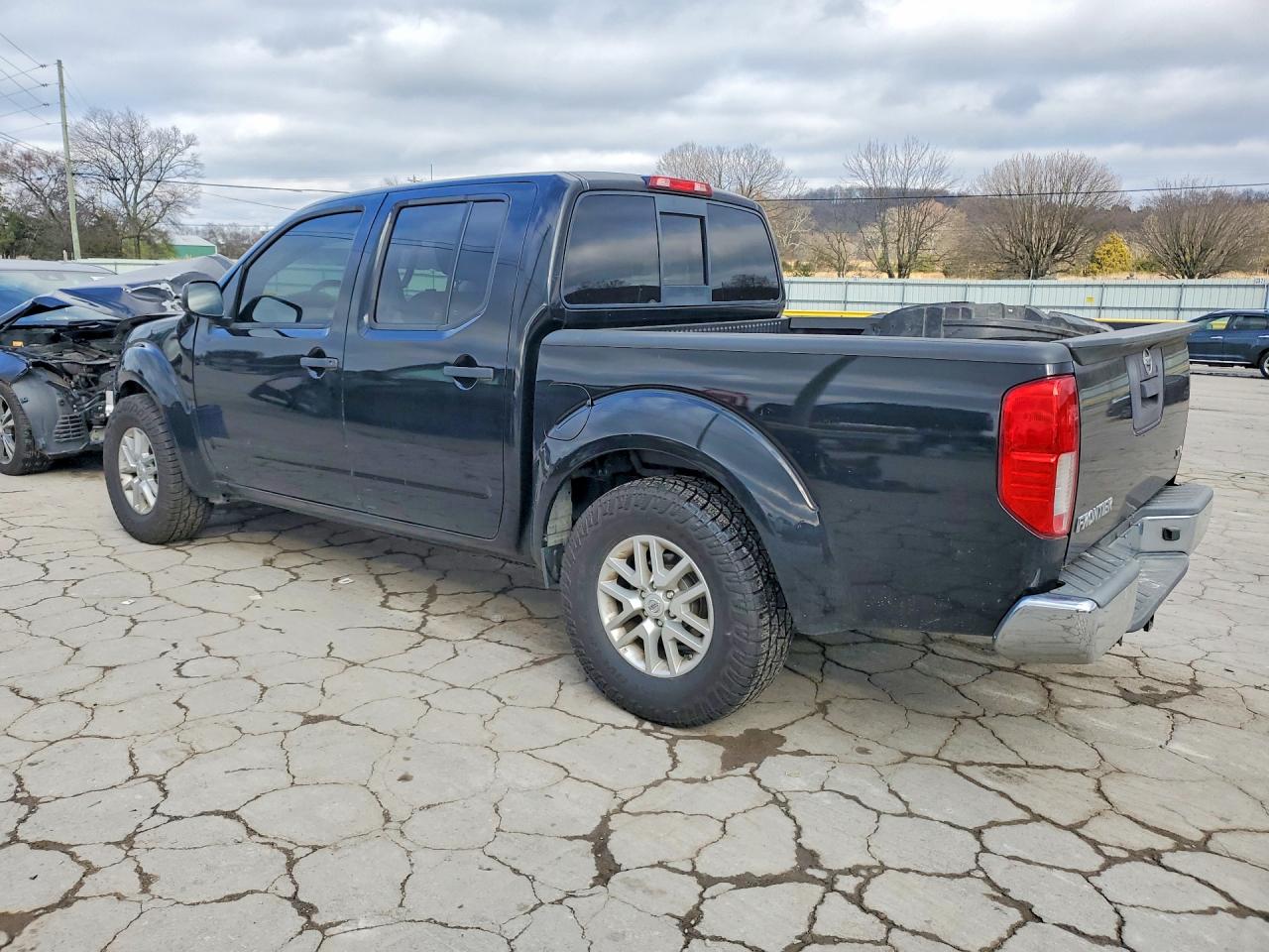 2017 NISSAN FRONTIER SV photo 2