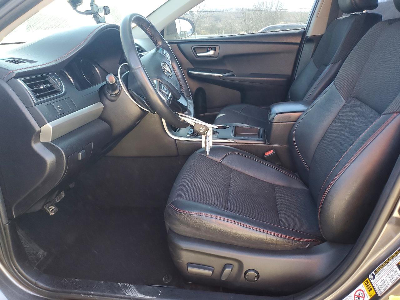 2017 TOYOTA CAMRY SE photo 25