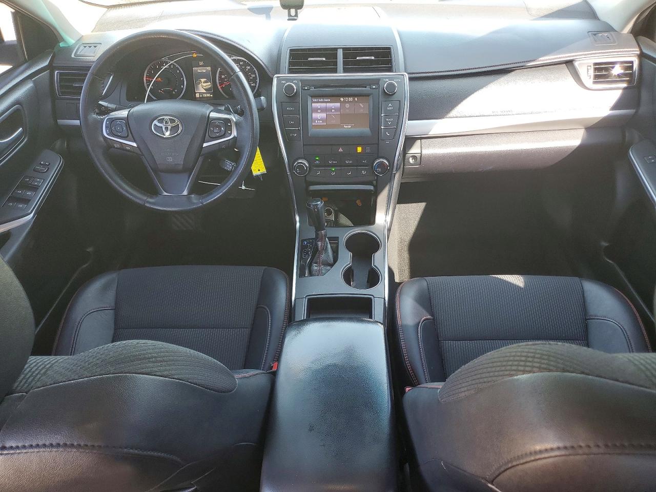 2017 TOYOTA CAMRY SE photo 29