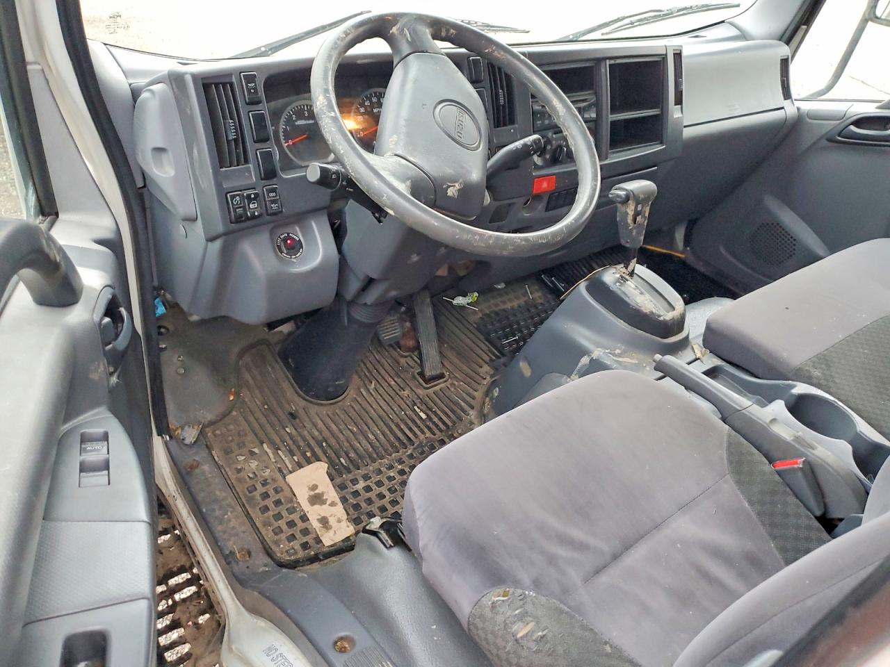2014 ISUZU NPR DELIVERY TRUCK photo 22