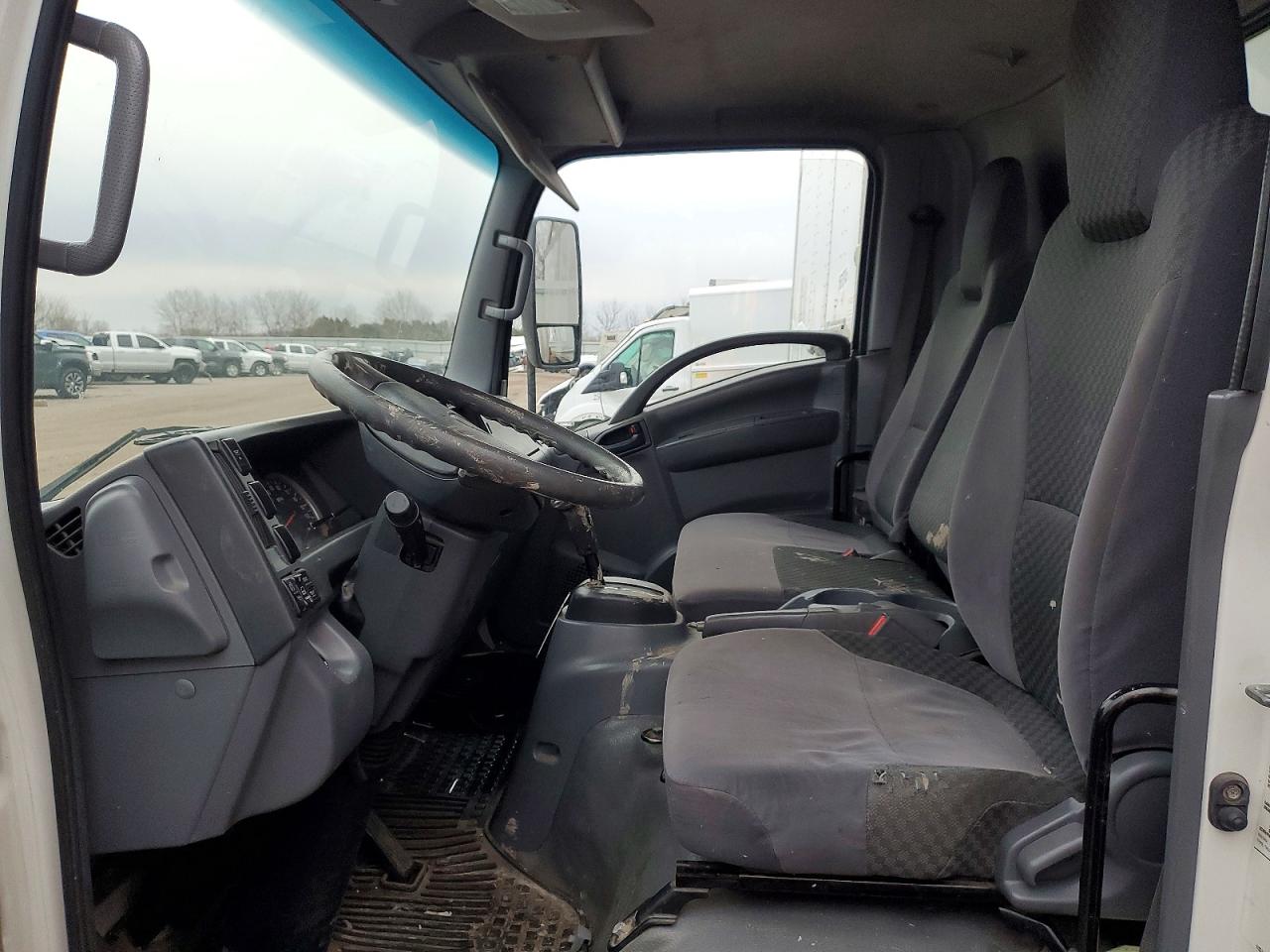2014 ISUZU NPR DELIVERY TRUCK photo 19