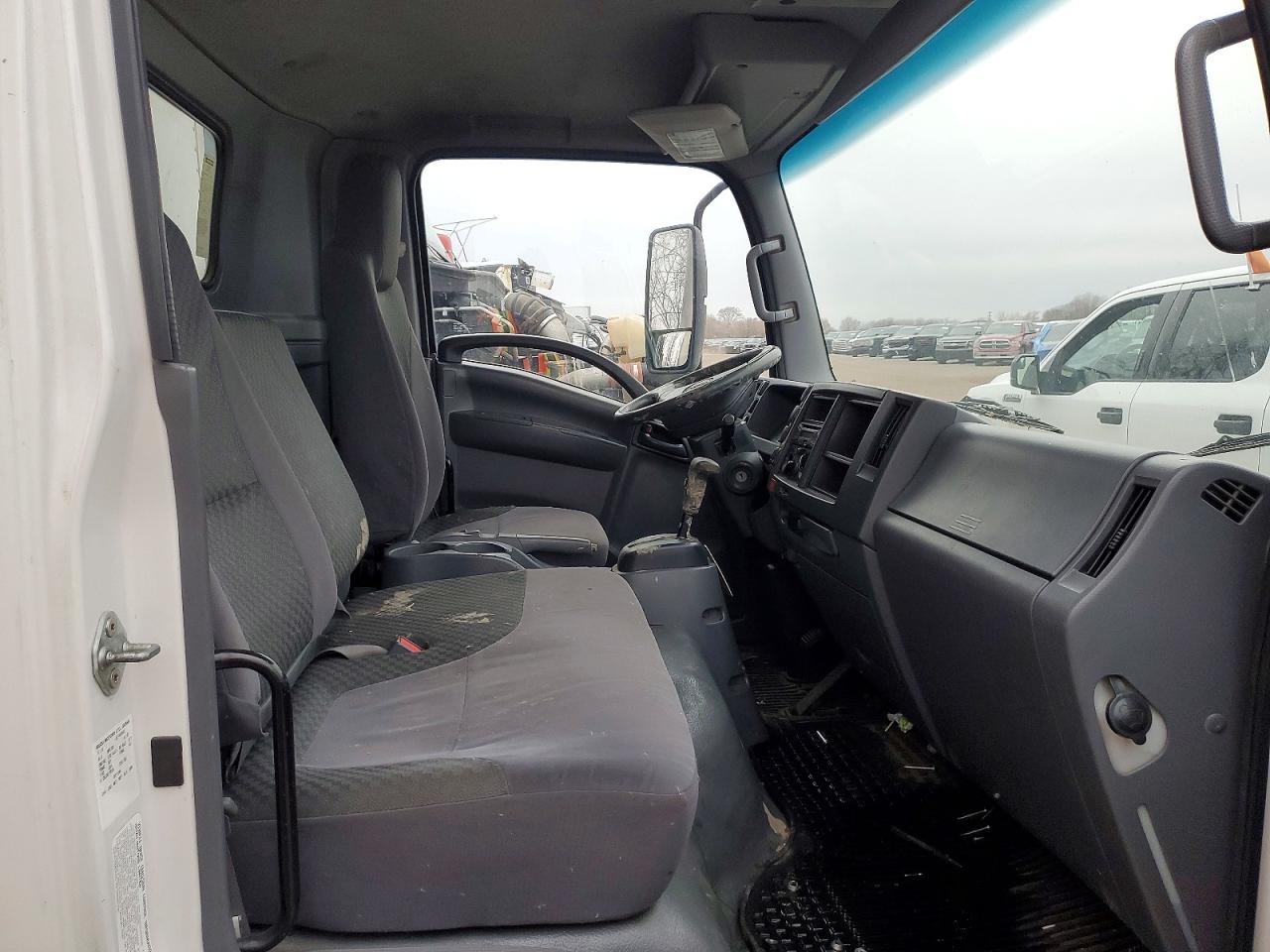 2014 ISUZU NPR DELIVERY TRUCK photo 31