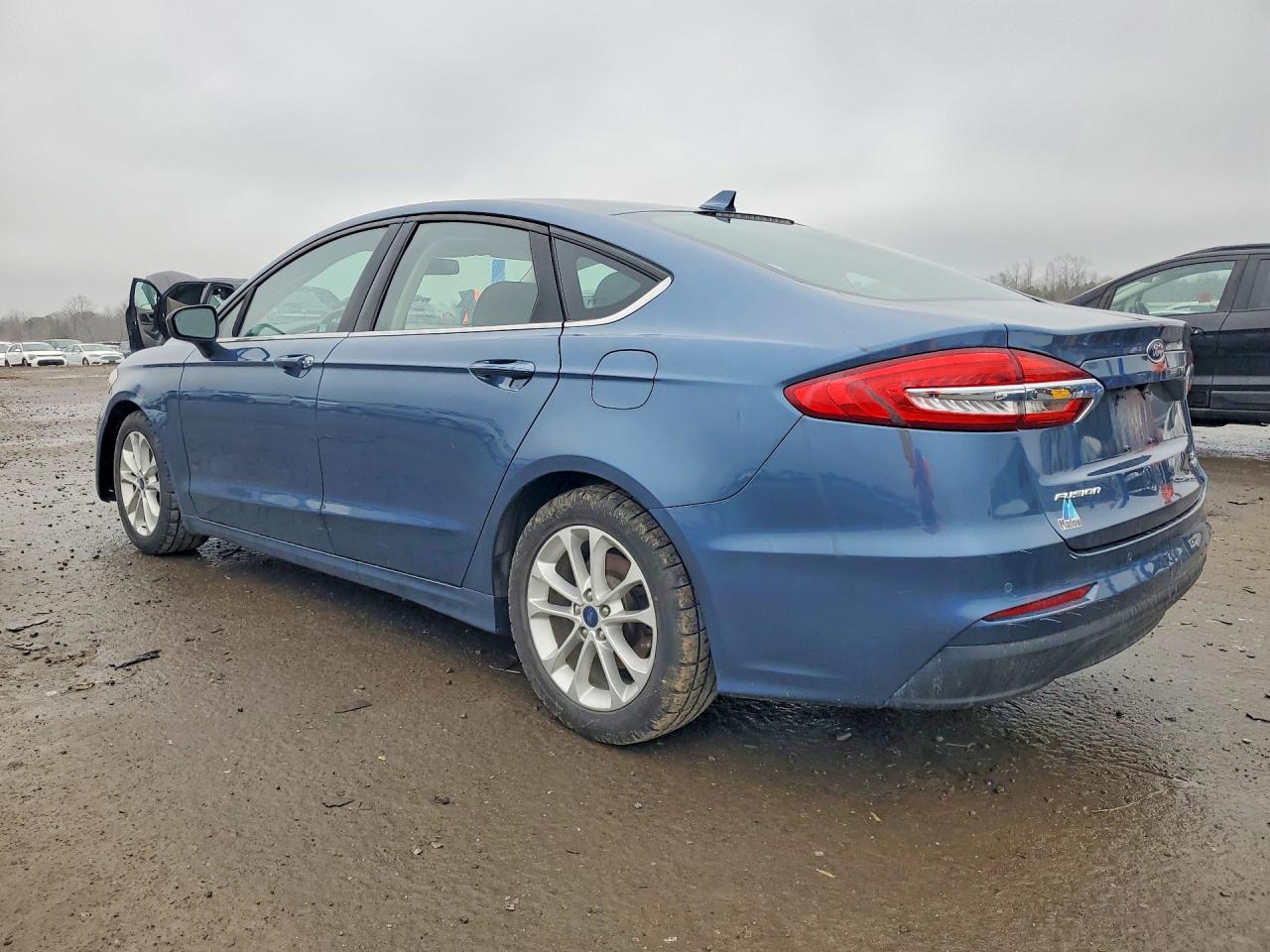 2019 FORD FUSION SE photo 2