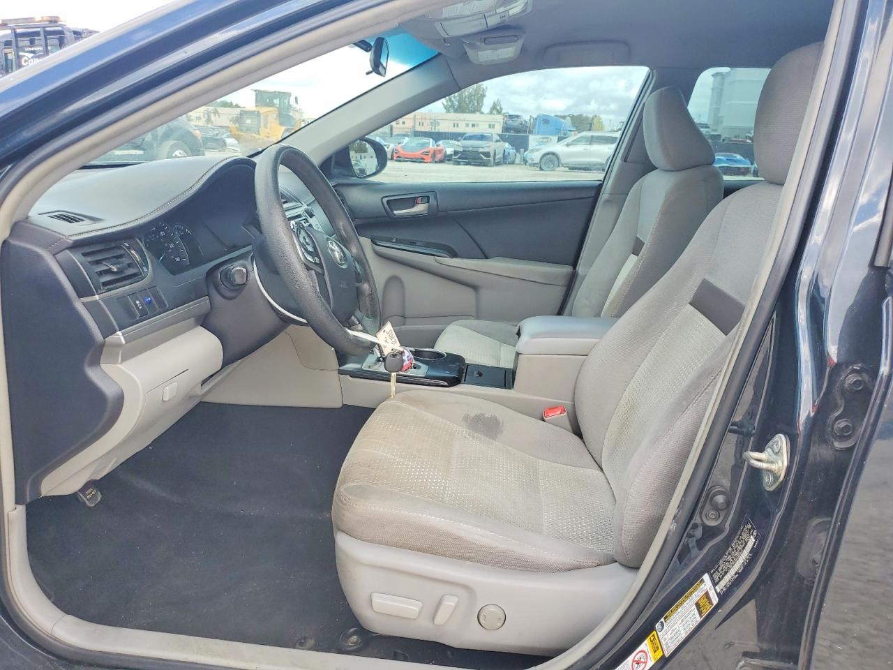 2014 TOYOTA CAMRY LE photo 7