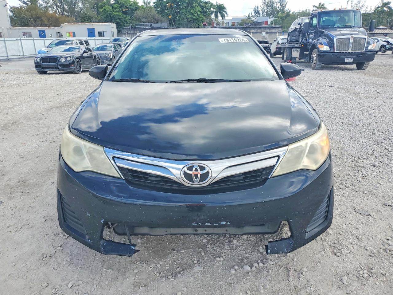 2014 TOYOTA CAMRY LE photo 5