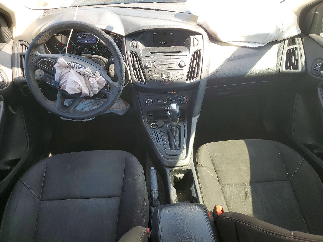 2015 FORD FOCUS SE photo 15