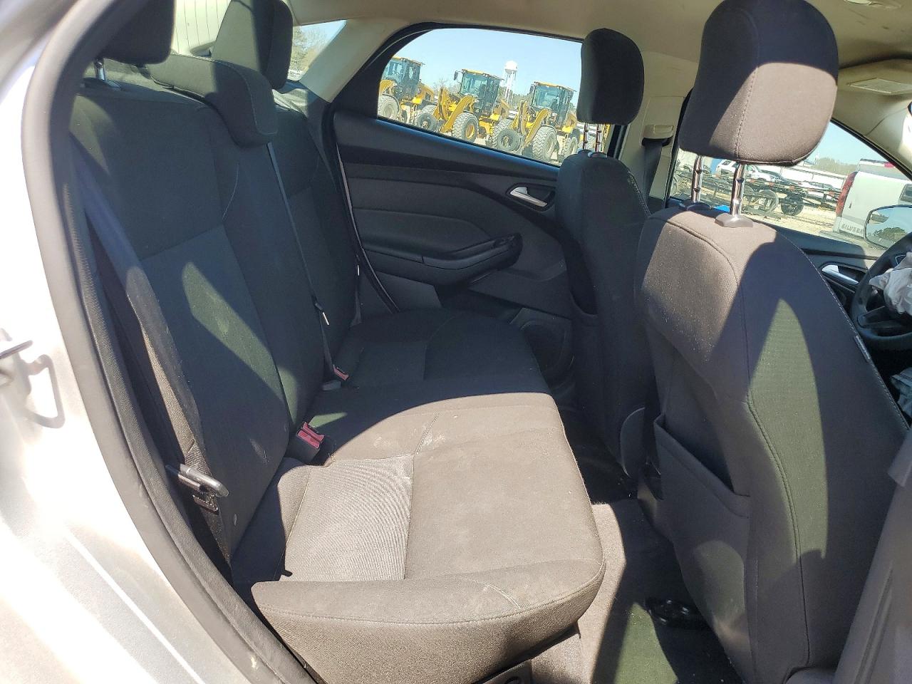 2015 FORD FOCUS SE photo 19