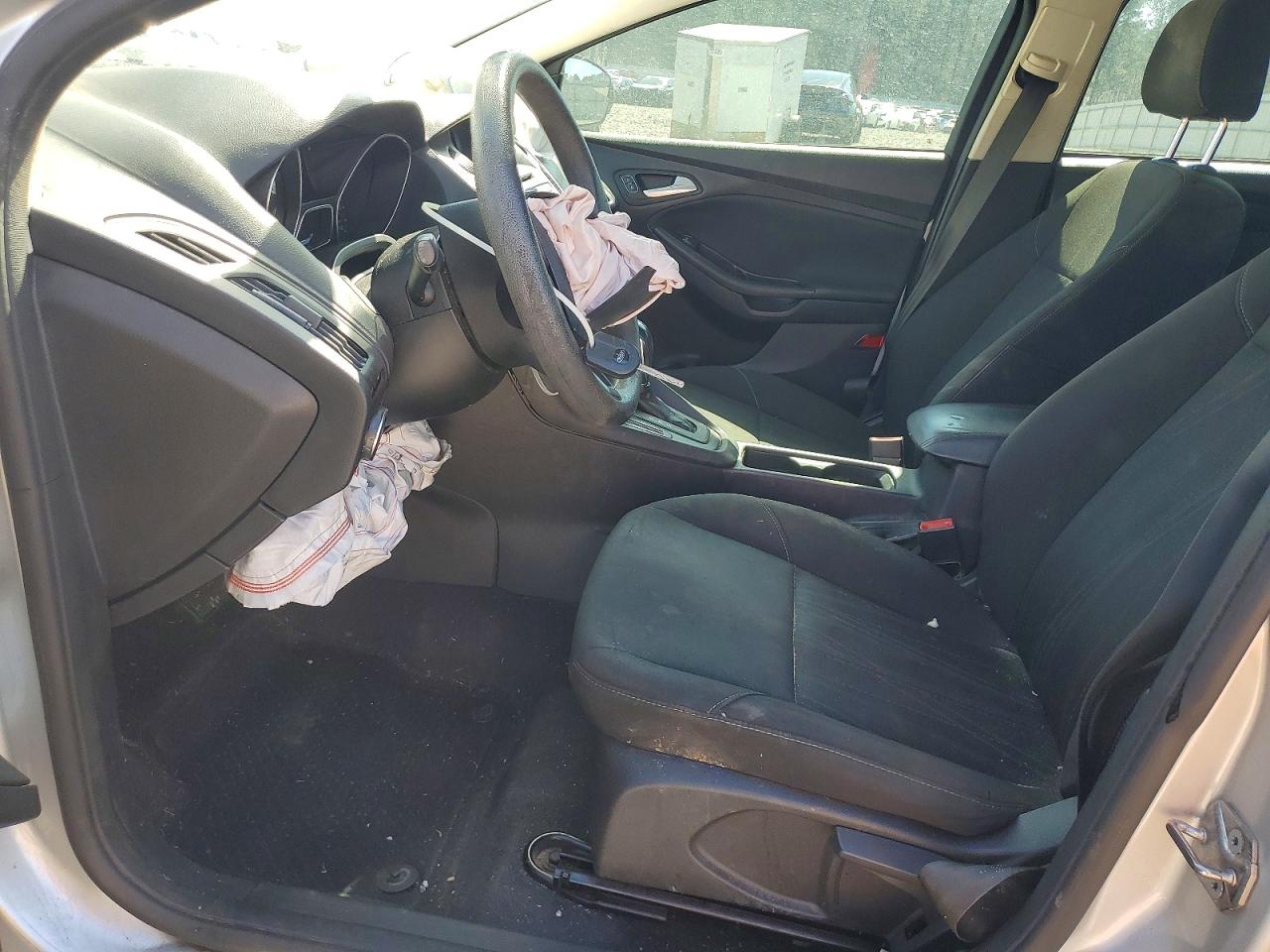 2015 FORD FOCUS SE photo 13
