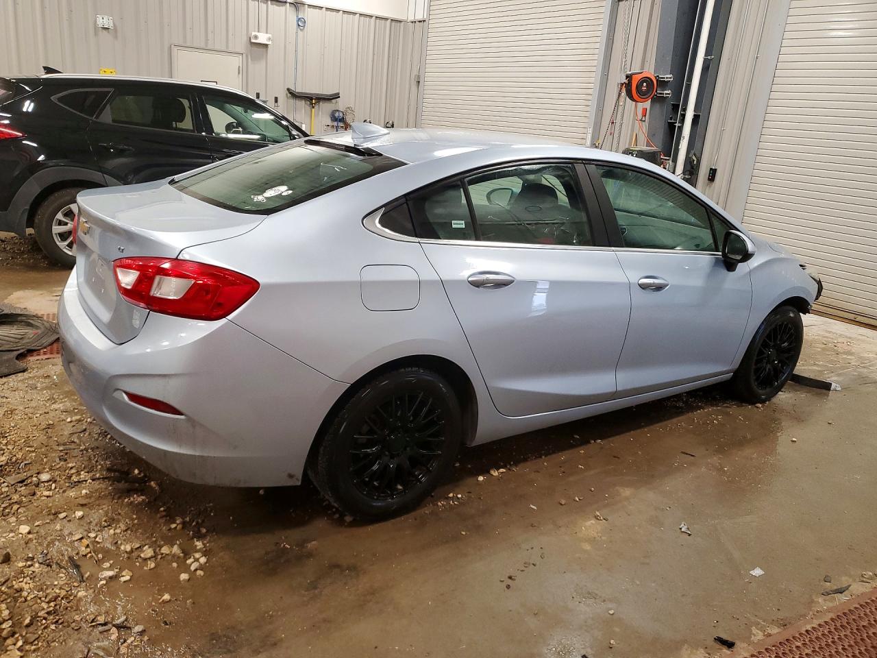 2017 CHEVROLET CRUZE LT photo 5