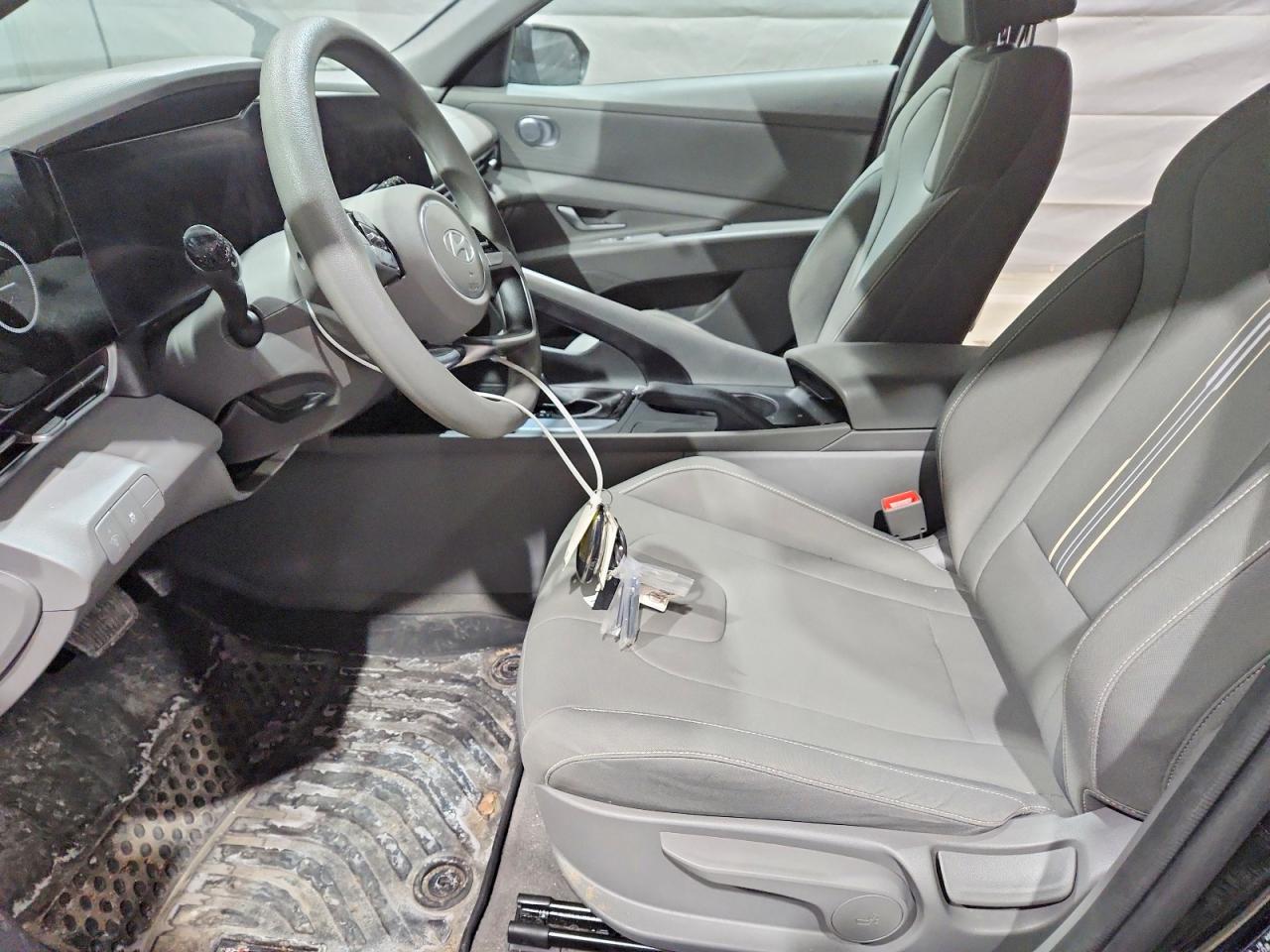 2024 HYUNDAI ELANTRA SEL photo 13