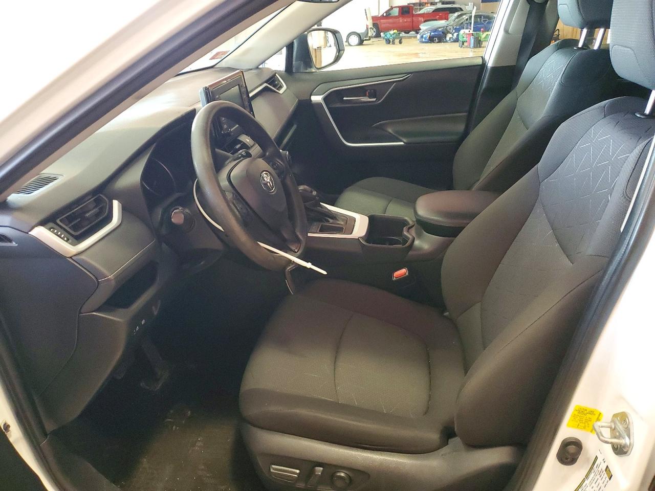 2022 TOYOTA RAV4 XLE photo 7