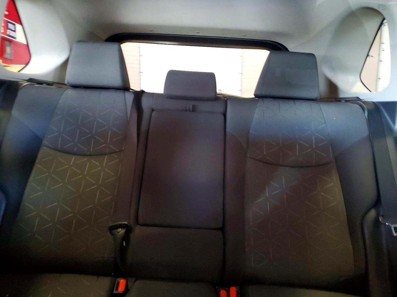 2022 TOYOTA RAV4 XLE photo 10