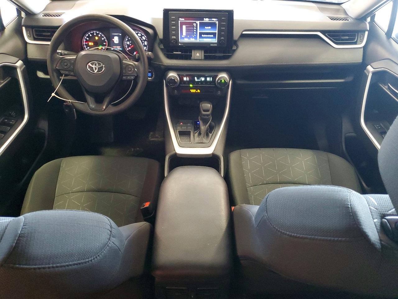 2022 TOYOTA RAV4 XLE photo 8